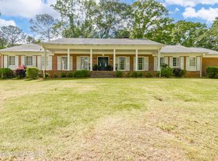 2211 Clubview Dr, Alexander City, AL 35010