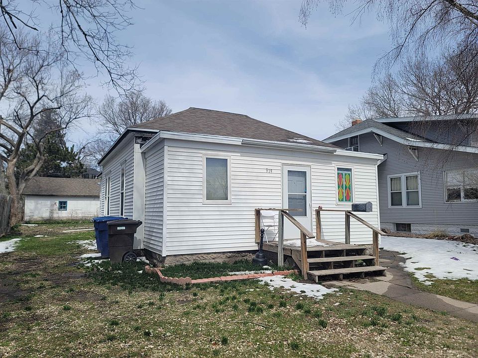 1st image of 319 W 29th St