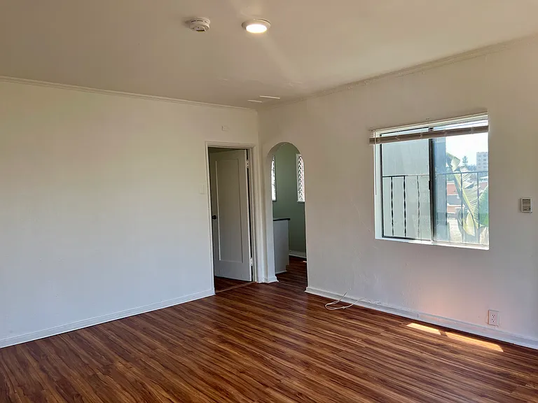 264 S Coronado St #B — Photo 3