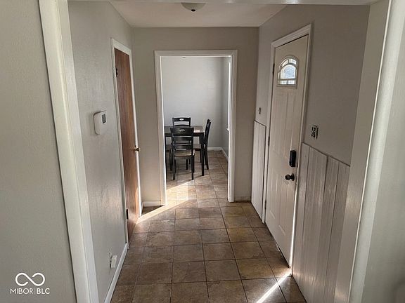 3rd image of 3895 Forest Manor Ave