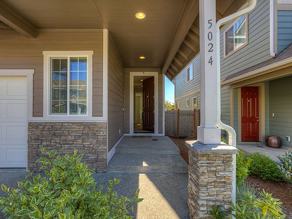 3rd image of 5024 Evie St SE