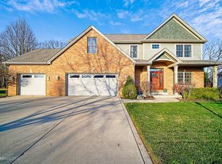 2054 Walker Dr, Valparaiso, IN 46385