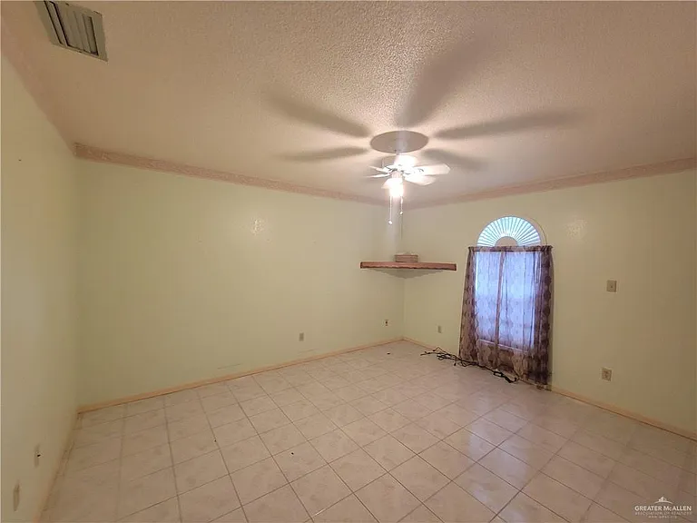 2508 Harvey St — Photo 9