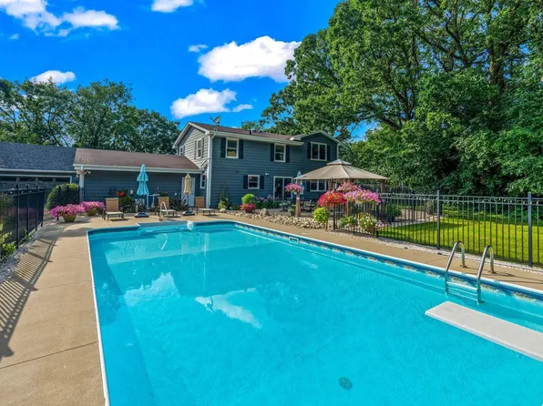 N9W31035 Concord COURT, Delafield, WI 53018