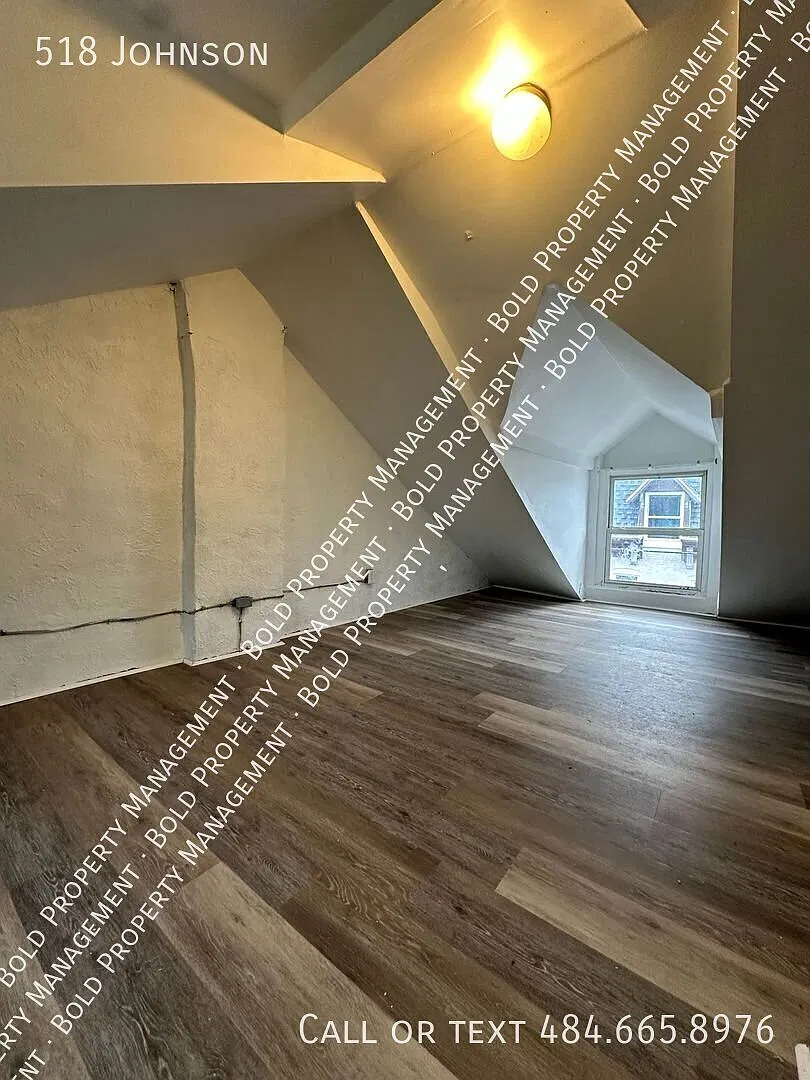 3 Bedroom 1 Bath Reading home — Photo 3