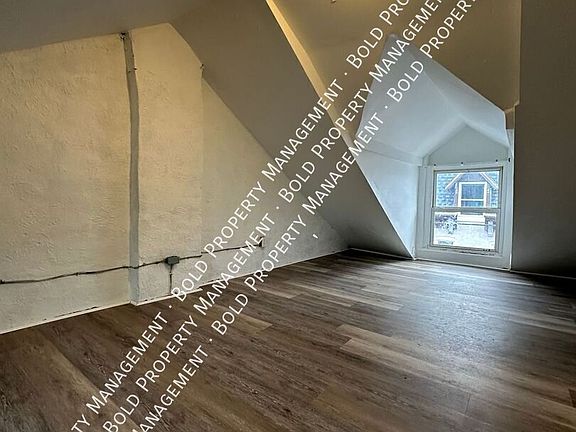 3rd image of 518 Johnson St