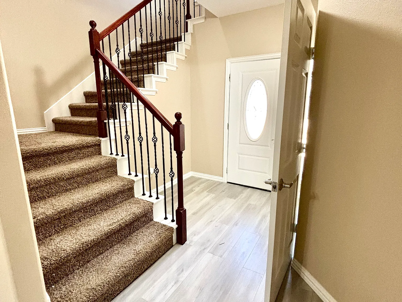 3 bed, 2.5 bath, 1968 sqft, $2,350 — Photo 2