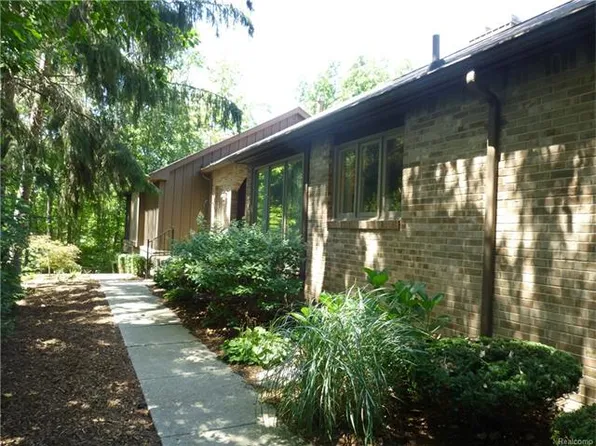 30535 Oakview Way #1, Bingham Farms, MI 48025
