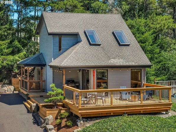 576 3rd St S, Manzanita, OR 97130