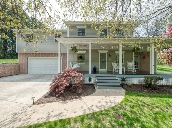 140 Maple Dr, Warrendale, PA 15086