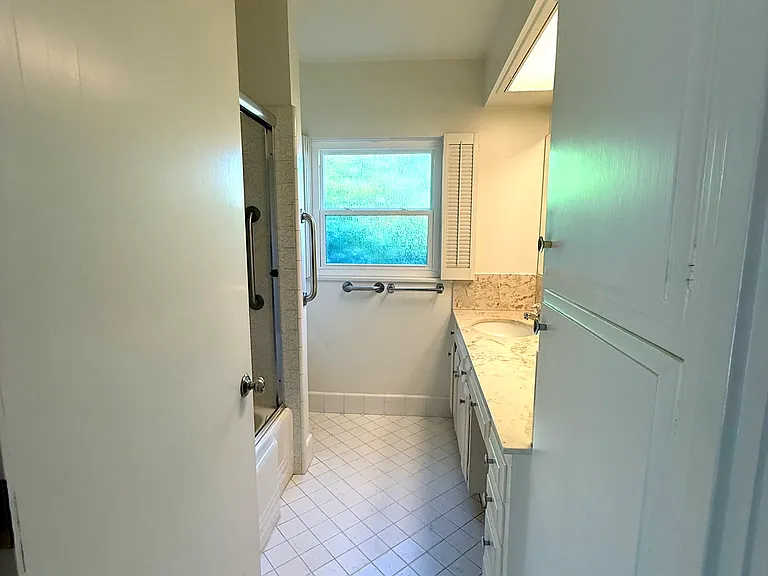 810 Martin St — Photo 30