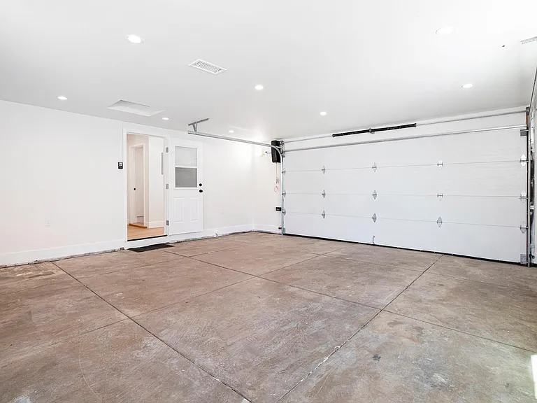 2225 Scott Rd — Photo 36