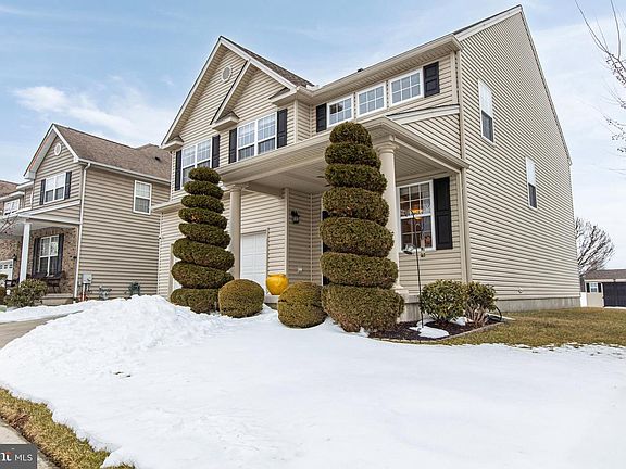 4th image of 114 Rosemary Ct