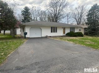 705 N Silver St, Taylorville, IL 62568