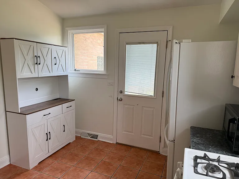 212 Valerie Ct — Photo 17
