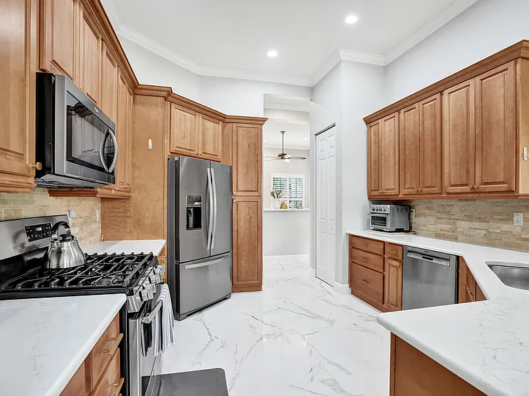 304 NW Bayside Ct — Photo 18