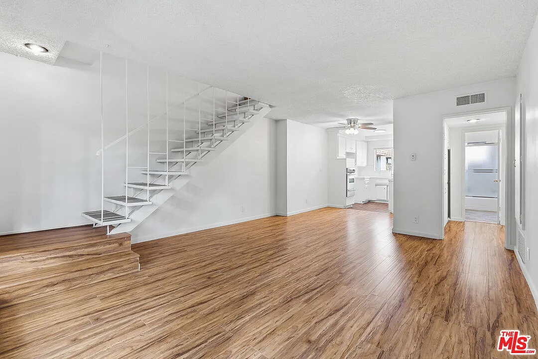 3 bed, 2.0 bath, 1400 sqft, $4,195 — Photo 1