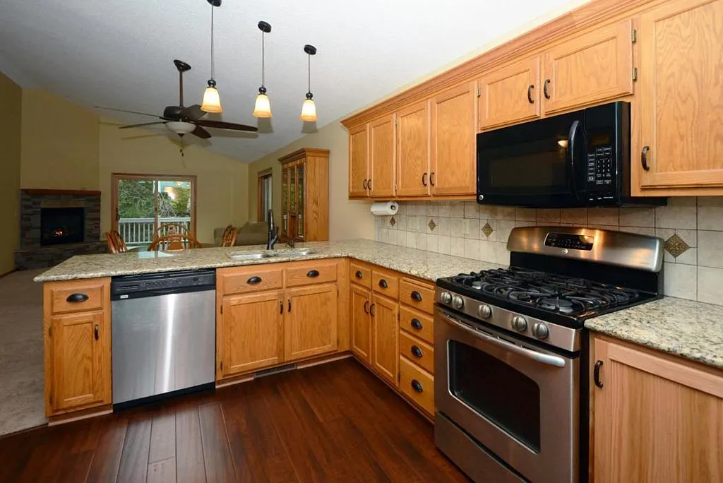 3 bed, 2110 sqft, $2,850 — Photo 4