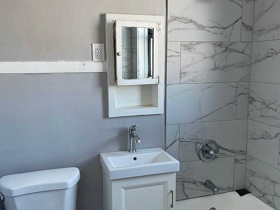 4th image of 3123 N Hamlin Ave APT 3C