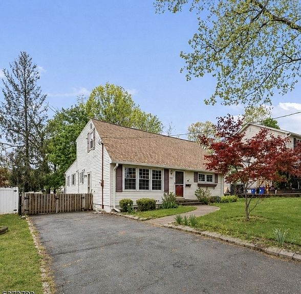 Listing photo 3