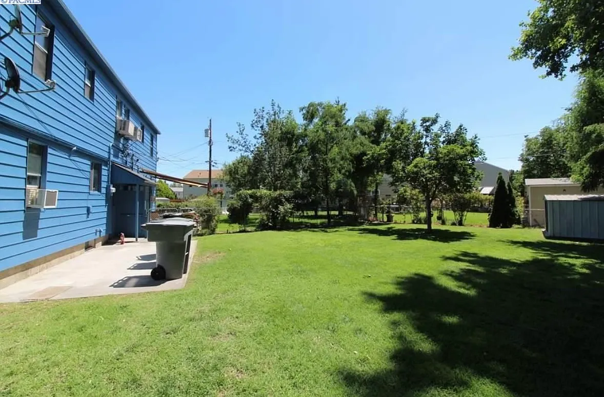 3 bed, 1700 sqft, $1,700 — Photo 2