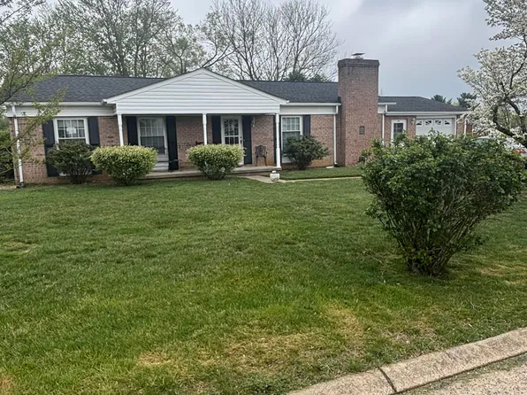 14 Stuart Ave, Stuarts Draft, VA 24477