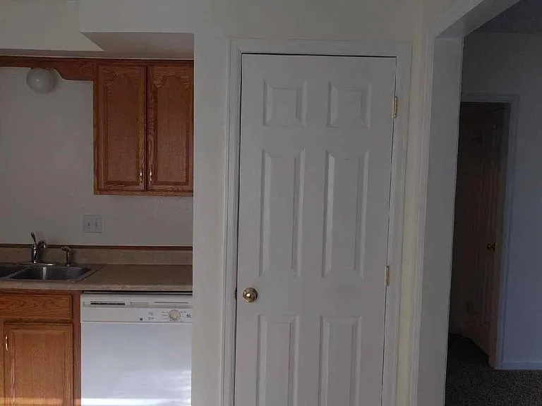 205 W 2nd St #2 — Photo 5