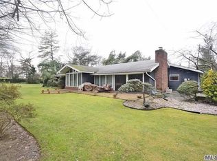 15 Jeffrey Ln, Great Neck, NY 11020