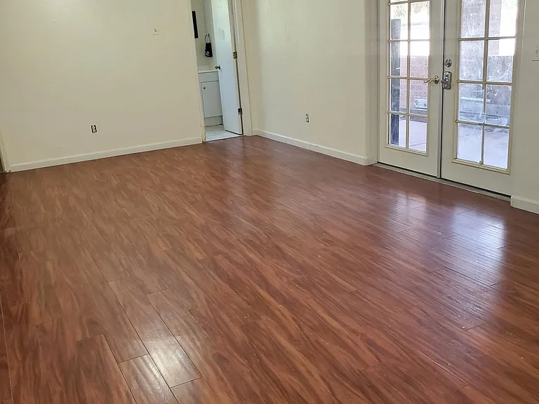 450 sqf Studio Efficiency with bathroom,walking shower and kitchenette with full size refrigerator