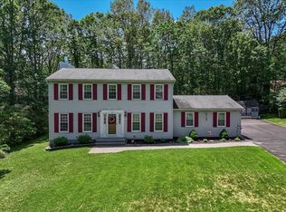 9 Cobblewood Dr, Mount Pocono, PA 18344