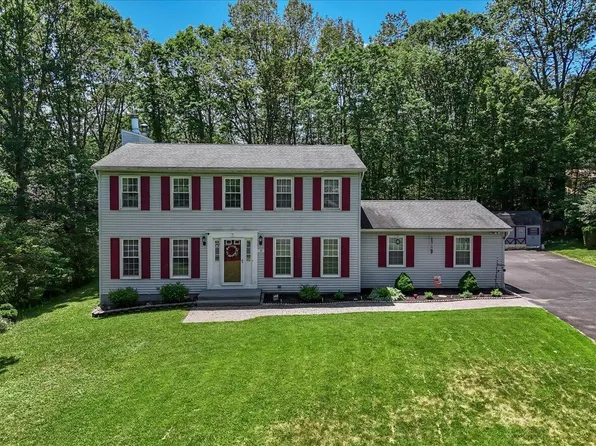 9 Cobblewood Dr, Mount Pocono, PA 18344