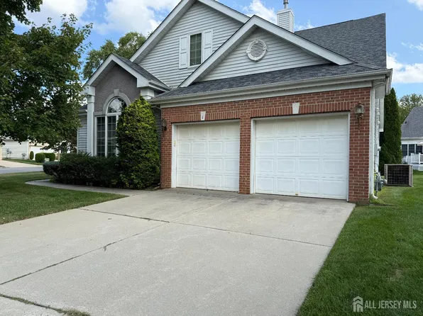 1 Westboro Ln, Monroe Township, NJ 08831