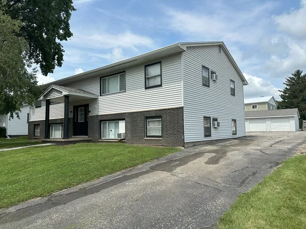 2327 W 4th St APT 1, Cedar Falls, IA 50613