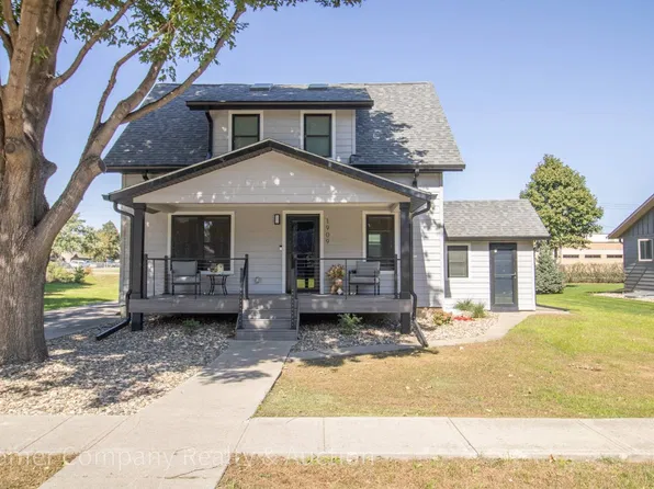 1909 17th St, Rock Valley, IA 51247