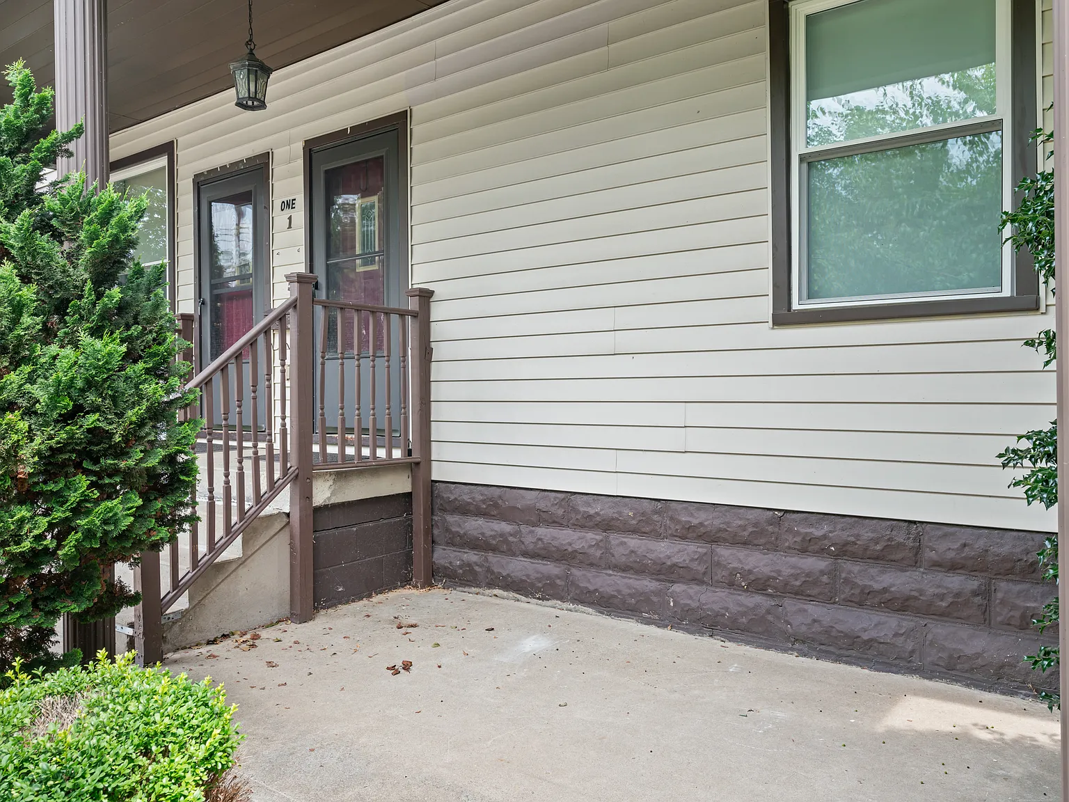 Beautiful two bedroom one bath duplex — Photo 2