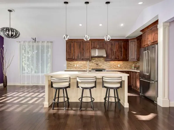 28 W Cimarron Estates Mnr, Okotoks, AB T1S 0J8