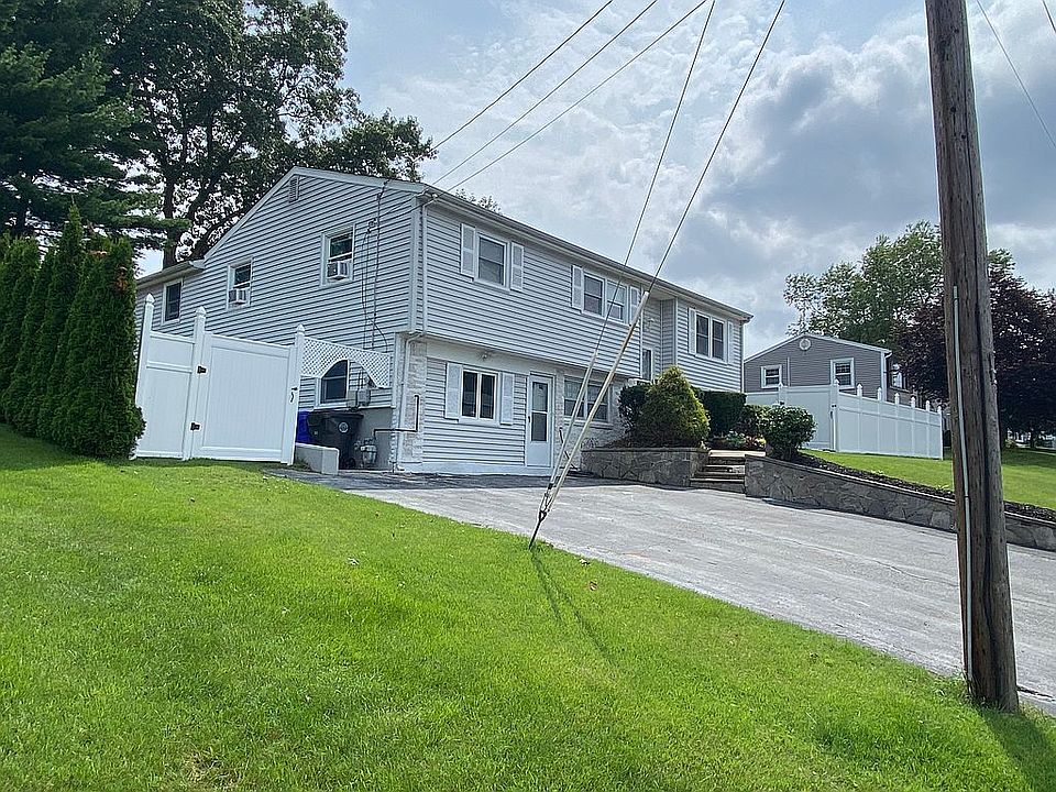 1st image of 28 Bayberry Dr