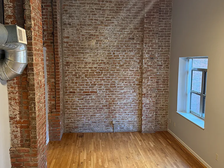 325 W 5th St #5 — Photo 14