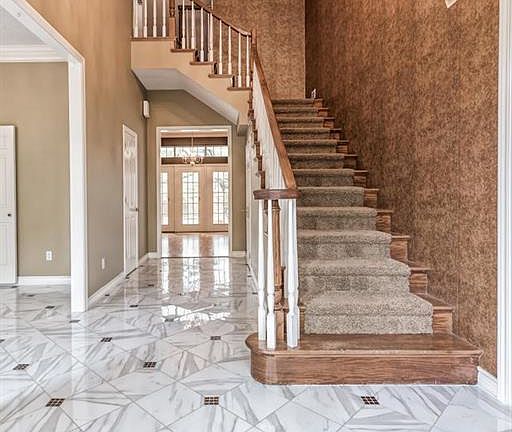 3rd image of 2905 Deerwood Dr