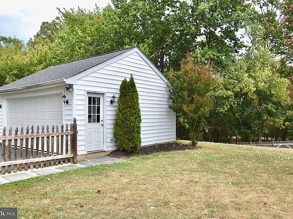 4th image of 10041 Boreland Ct