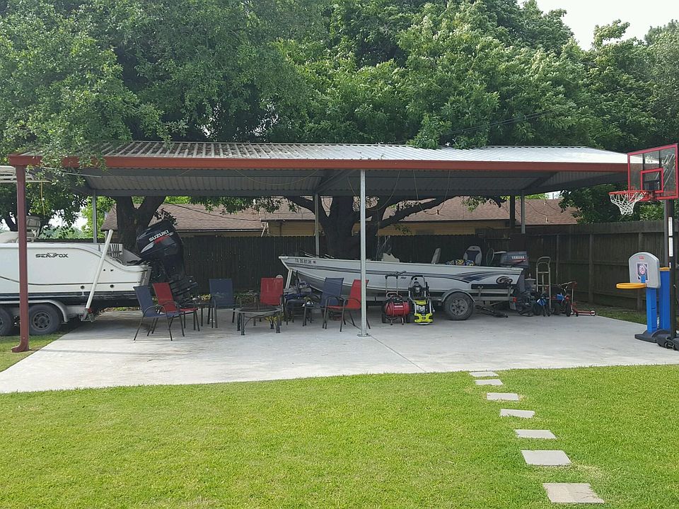 2nd image of 1004 Dyche Ln
