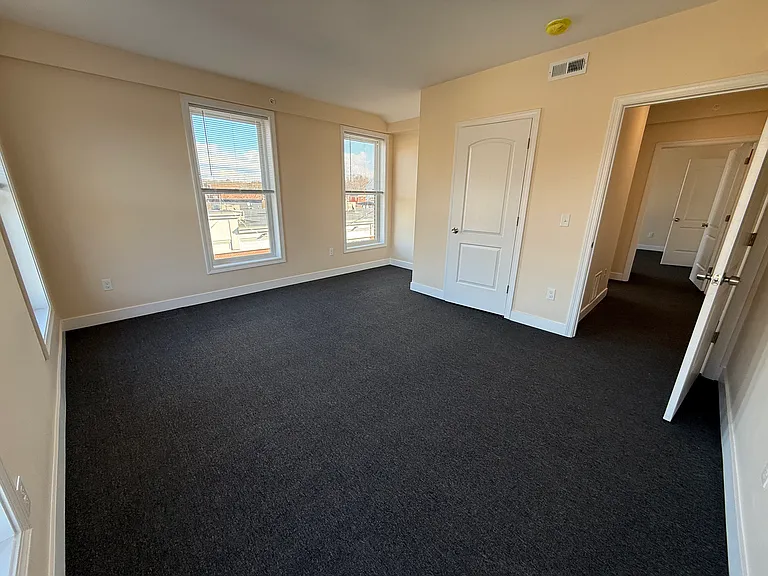 115 Main St #18 — Photo 22