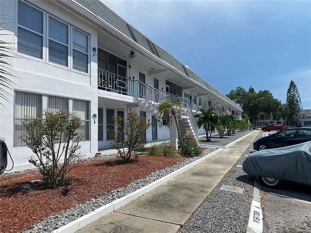 1 bed, 1.0 bath, 705 sqft, $1,395 — Photo 1