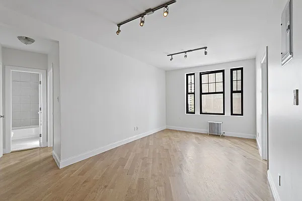 Rented by Anchor Associates | media 17