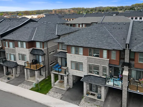 5000 Connor Dr #17, Lincoln, ON L3J 0T4