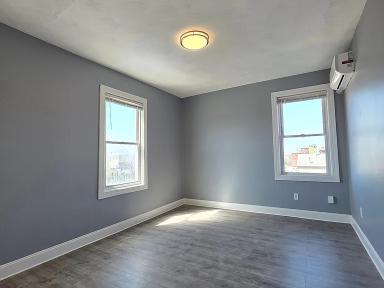  228 Atwells Ave 3rdflr 3b/1b Renovated! Greatlocale! Spacious! Prkg! — Photo 9