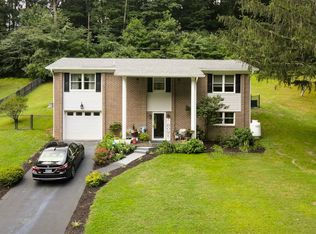 1736 Valley View Dr, Big Stone Gap, VA 24219