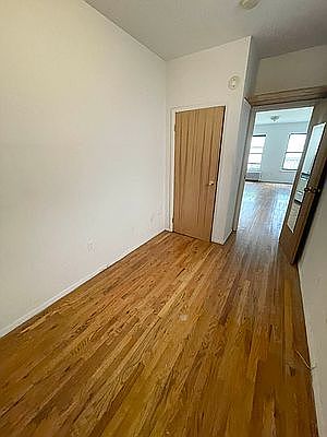 4th image of 419 E 72nd St APT 18