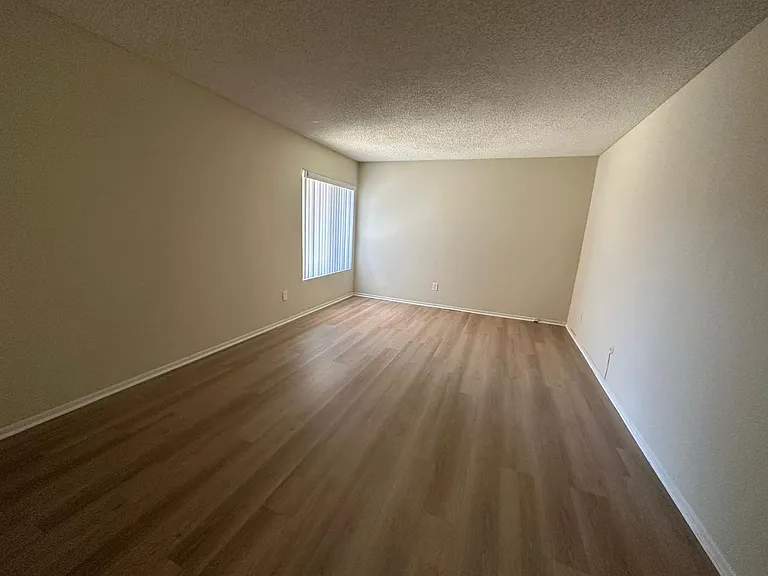 Villa Valencia Apartments — Photo 15