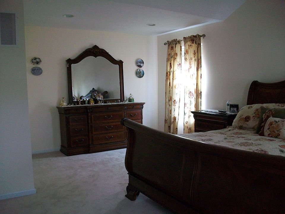 2nd image of 36 Concord Blvd